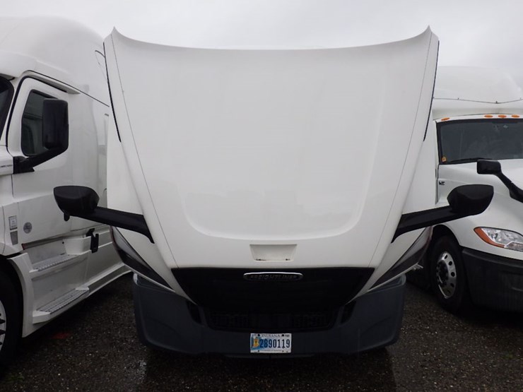 2020-freightliner-cascadia-126-image-28