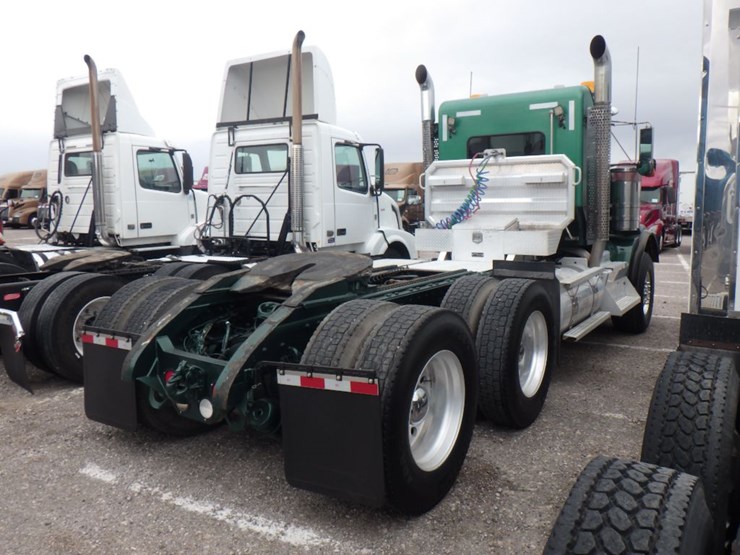 2013-kenworth-t800w-image-7