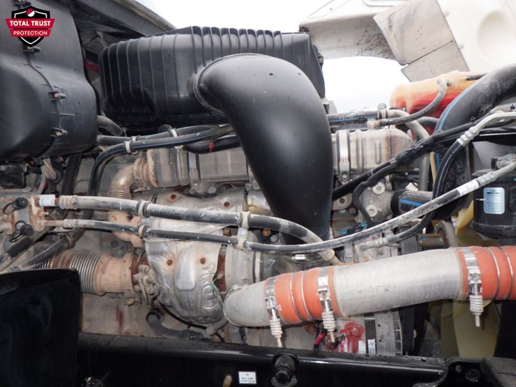 2019-freightliner-coronado-122-image-24