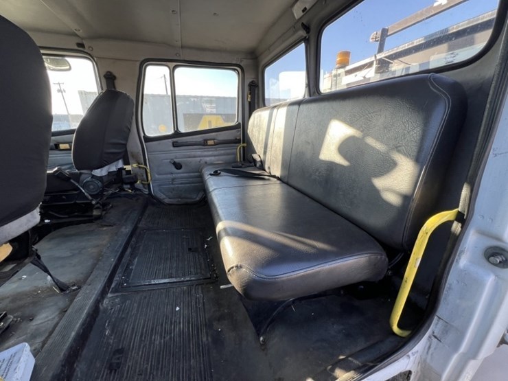 2000-freightliner-fl50-image-14