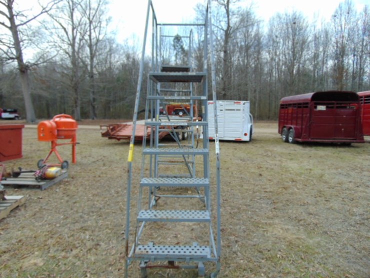 rolling-(7)steps-ladder-image-2