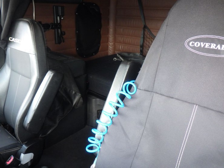 2023-freightliner-cascadia-126-image-23