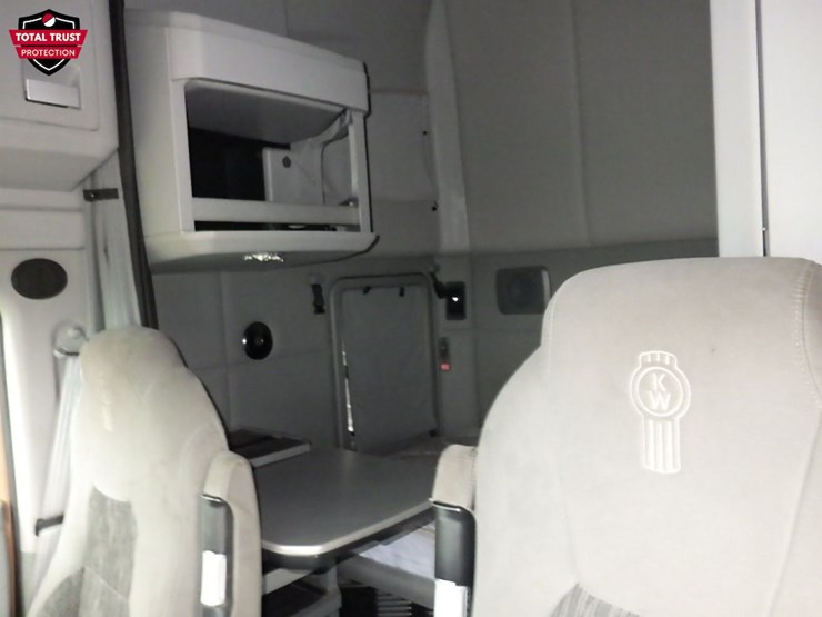 2022-kenworth-t680-image-23