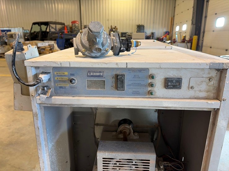 l.b.-white-premier-350-df-portable-heater-image-9