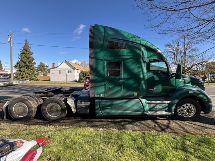 2016-kenworth-t680-image-6