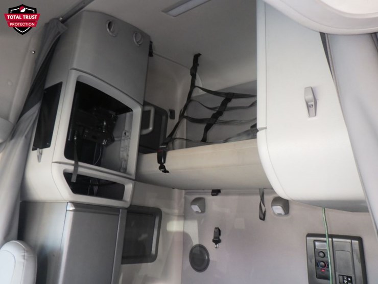 2021-volvo-vnl-760-image-17