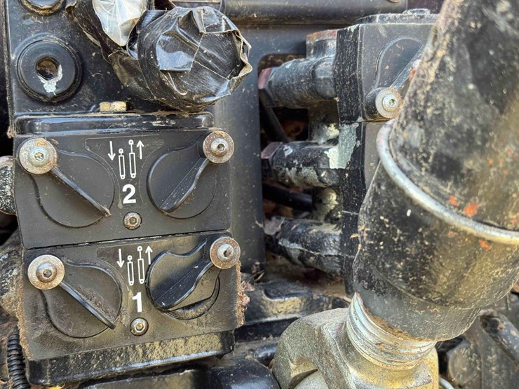 2010-case-ih-275-image-11