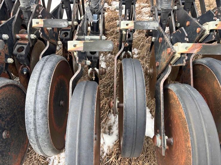 ji-case-8600-drill-image-9