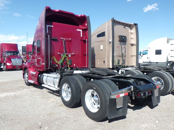 2020-kenworth-t680-image-13
