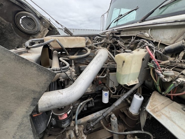 1995-ford-l9000-image-10