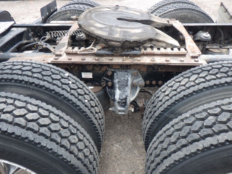 2017-kenworth-t680-image-17