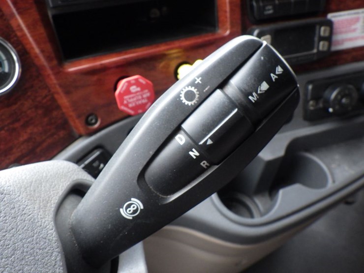 2017-freightliner-cascadia-125-evolution-image-19