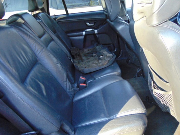 2010-volvo-xc90-image-4