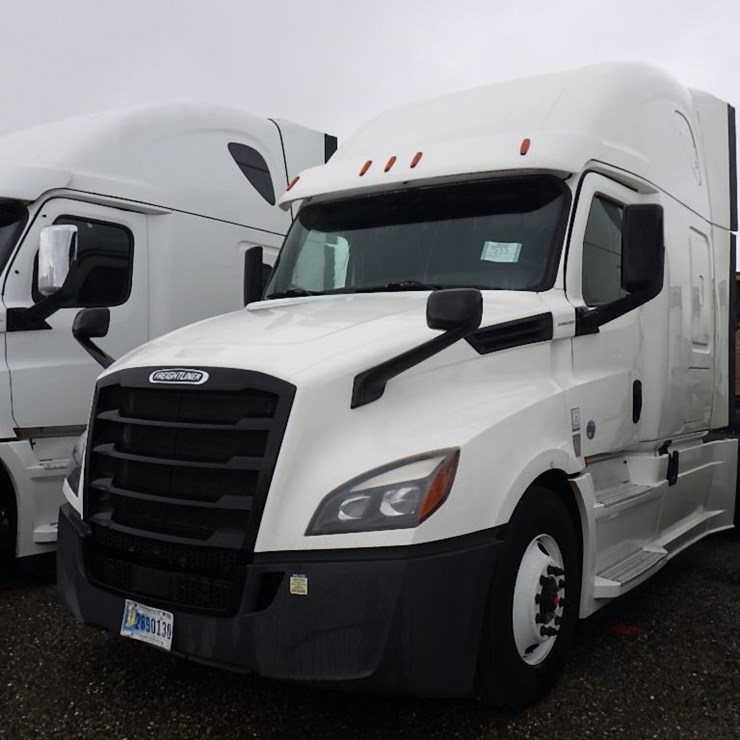 2020 FREIGHTLINER CASCADIA 126