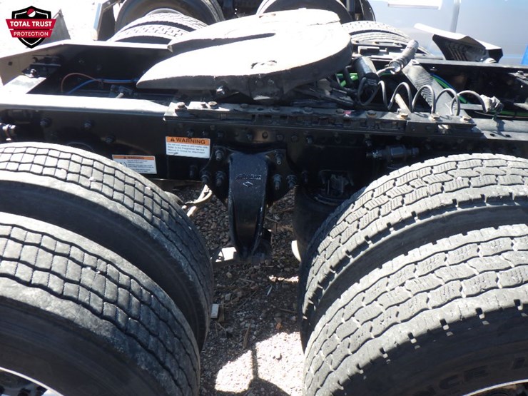 2021-freightliner-cascadia-126-image-6