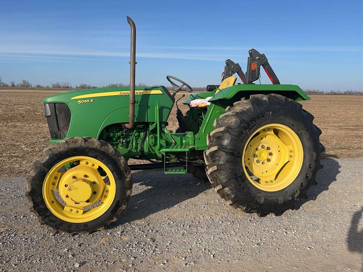 2013-john-deere-5045e-image-2
