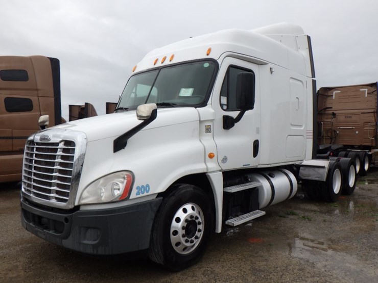 2013-freightliner-cascadia-125-image-1