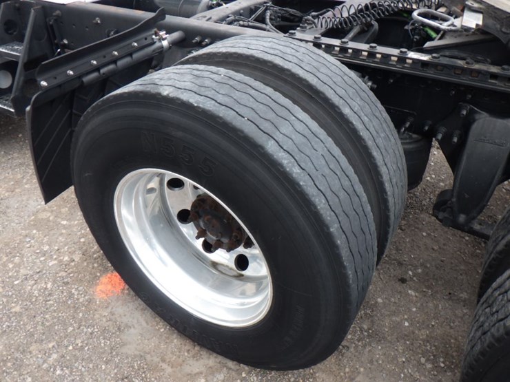 2015-freightliner-cascadia-113-evolution-image-13