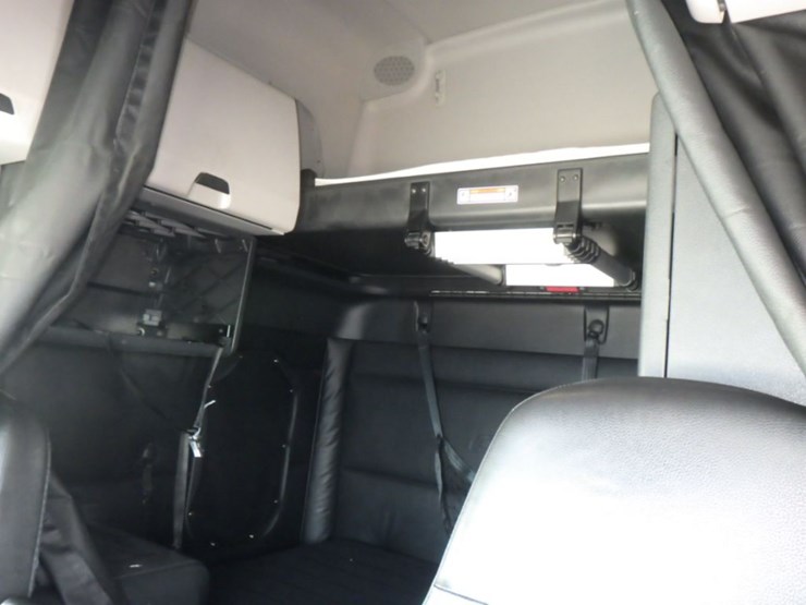 2024-freightliner-cascadia-126-image-21