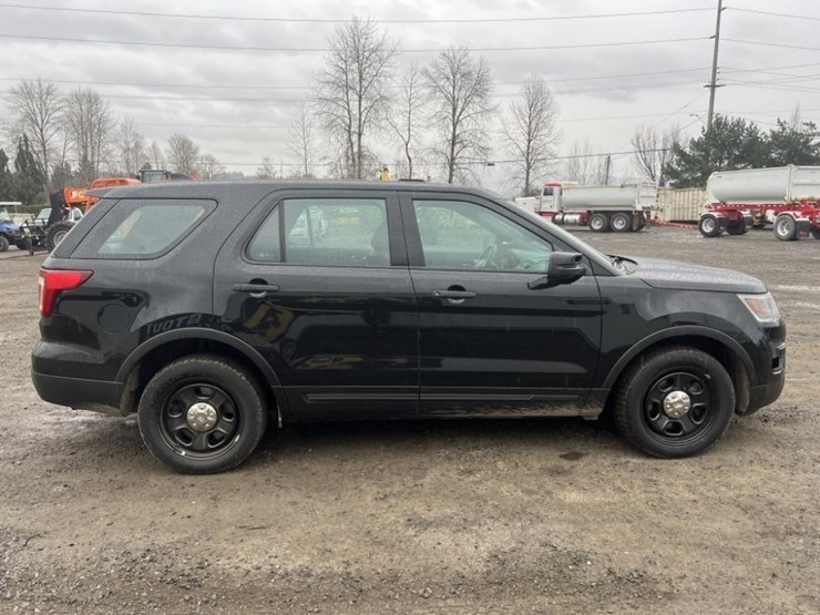 2017-ford-explorer-image-3