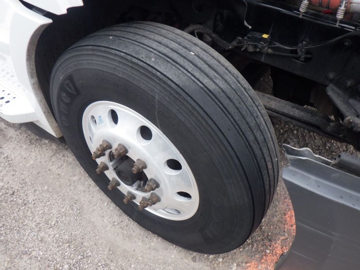 2022-freightliner-cascadia-126-image-25