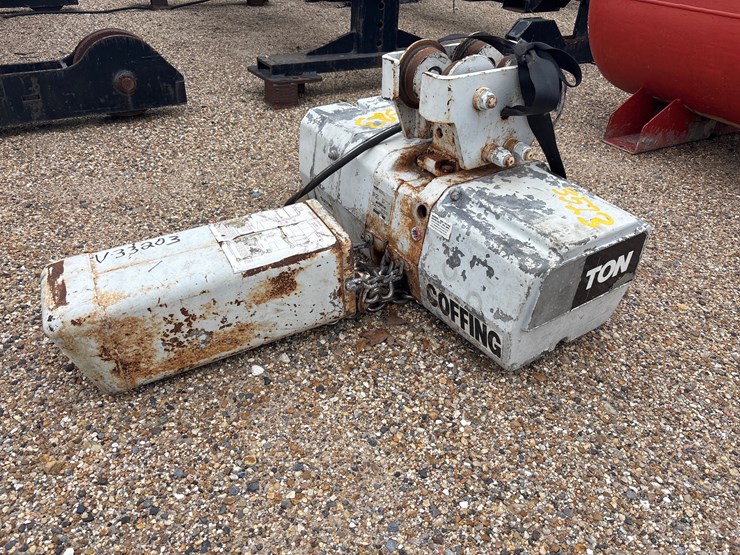 #3523-•-1.5-ton-capacity-hoist-image-2