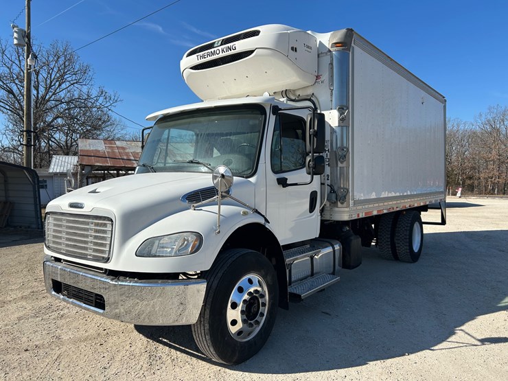 2018-freightliner-m2-106-image-1