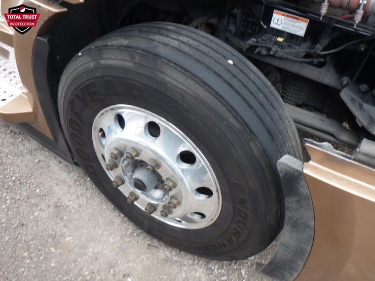 2023-freightliner-cascadia-126-image-24