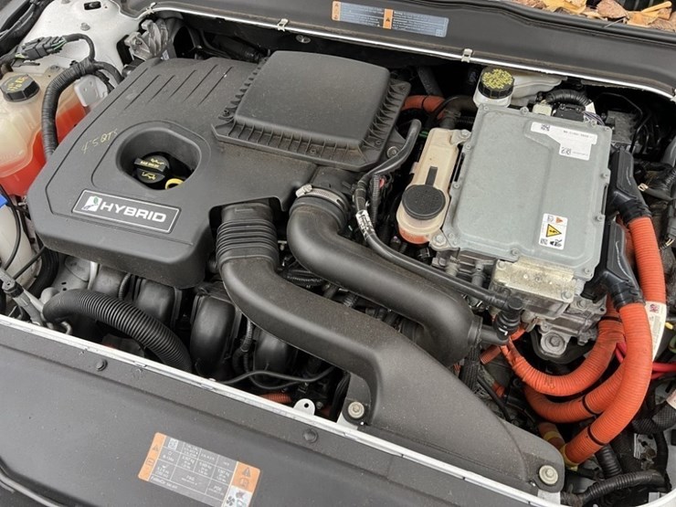 2013-ford-fusion-se-hybrid-sedan-image-11