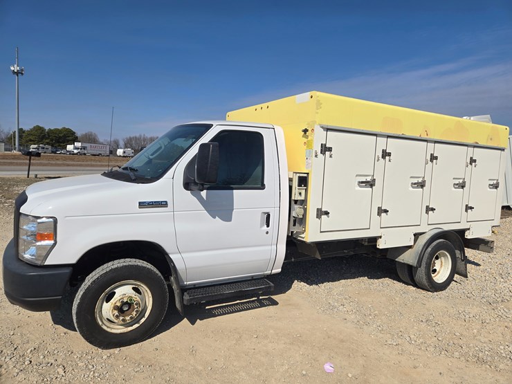 2019-ford-e450-image-3