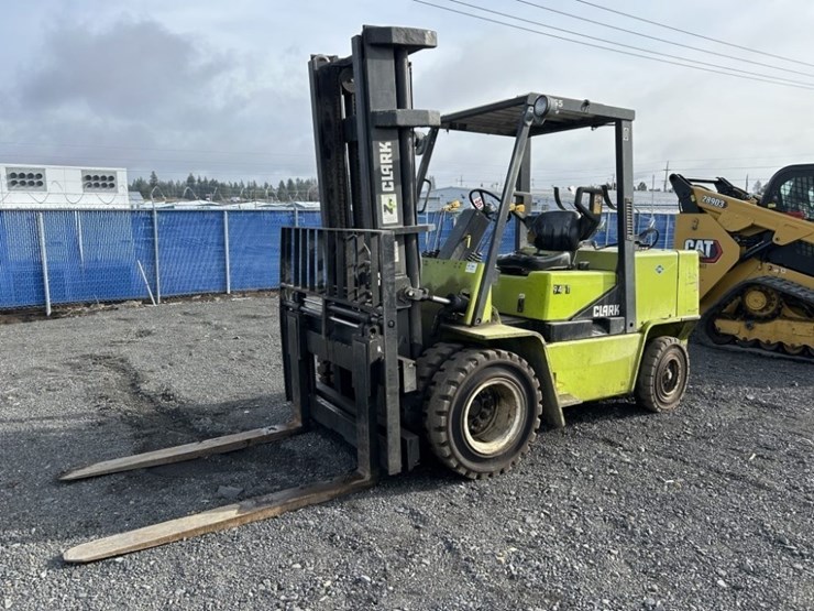 clark-gpx55-forklift-image-1