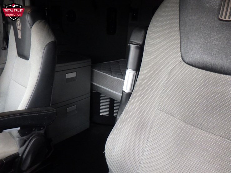 2020-kenworth-t680-image-18