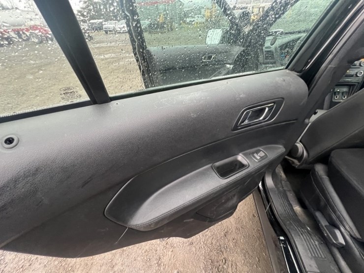 2017-ford-explorer-image-23