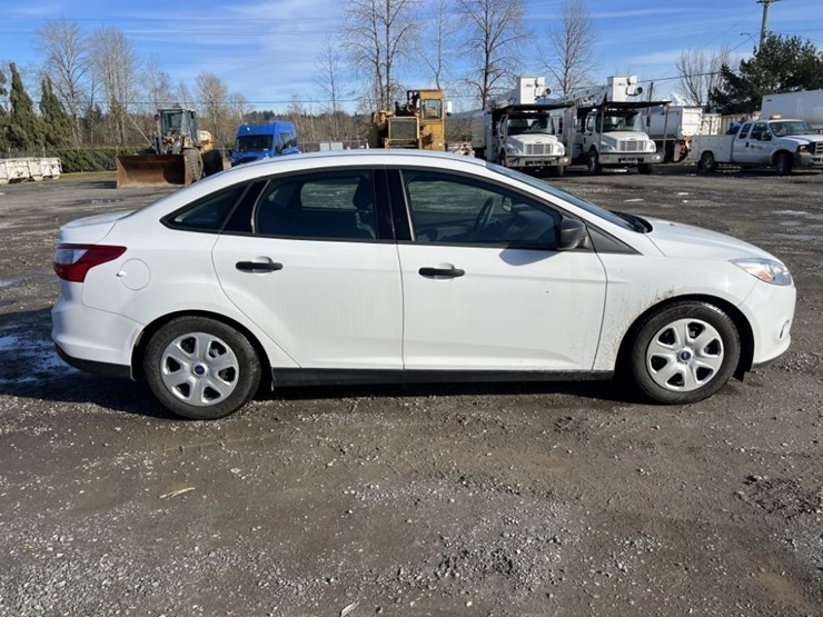 2014-ford-focus-sedan-image-3