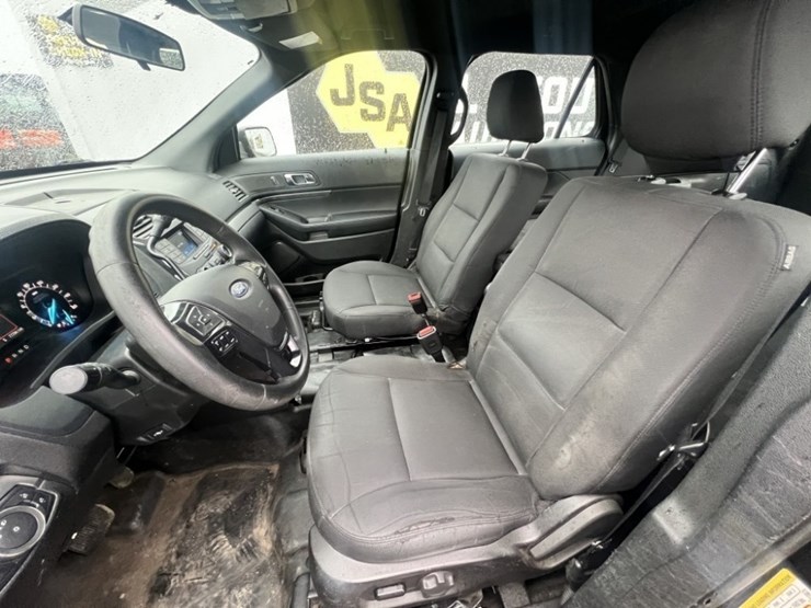 2017-ford-explorer-image-23