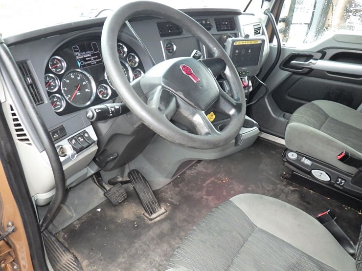 2022-kenworth-t680-image-19