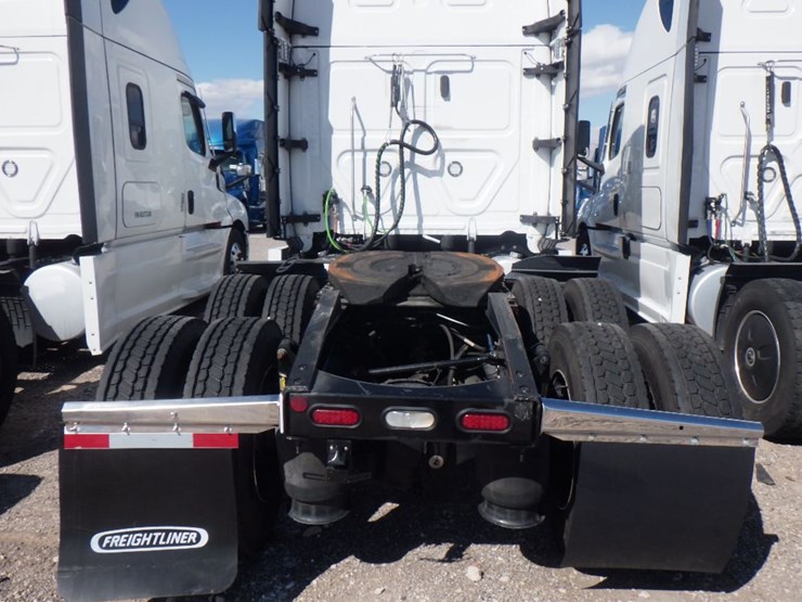 2024-freightliner-cascadia-126-image-12