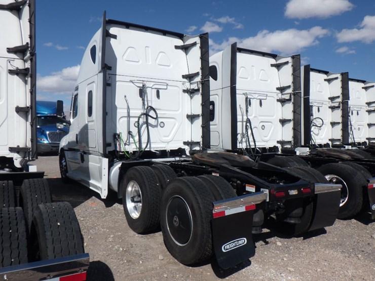 2024-freightliner-cascadia-126-image-15