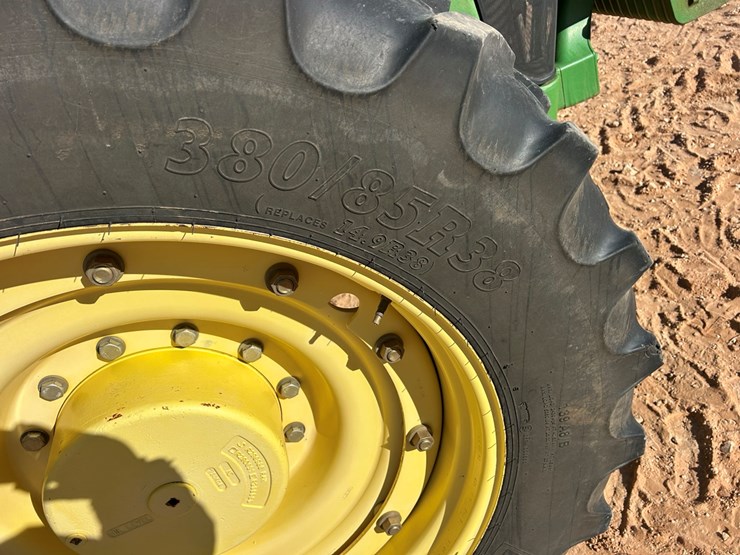 2010-john-deere-8295r-image-22