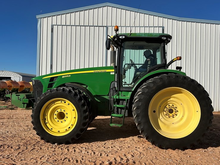 2010-john-deere-8295r-image-33