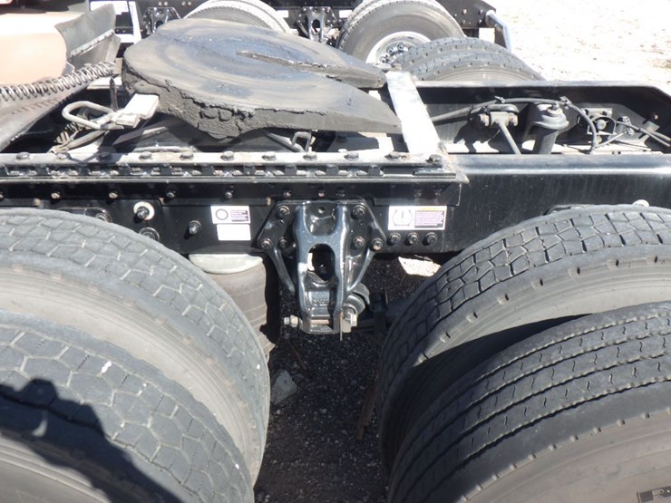 2020-kenworth-t680-image-16