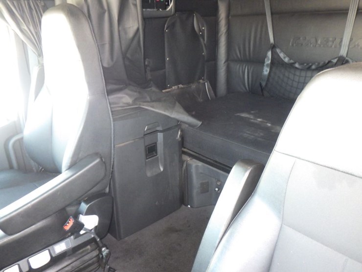 2024-freightliner-cascadia-126-image-21