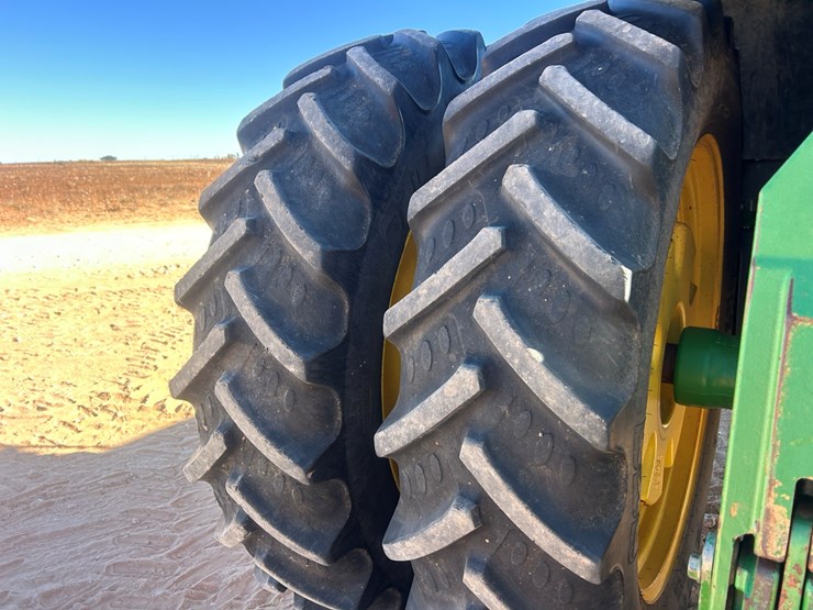 2010-john-deere-8320r-image-9