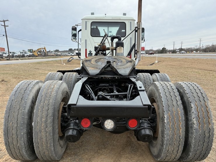 2020-mack-p164t-daycab-image-5