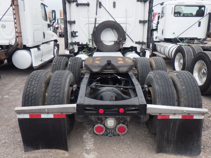 2022-freightliner-cascadia-126-image-10