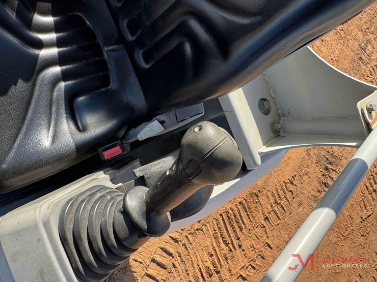 2019-takeuchi-tb230-image-21