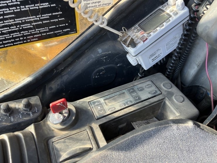 2004-deere-225c-lc-image-33