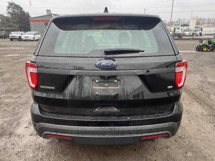 2017-ford-explorer-image-5