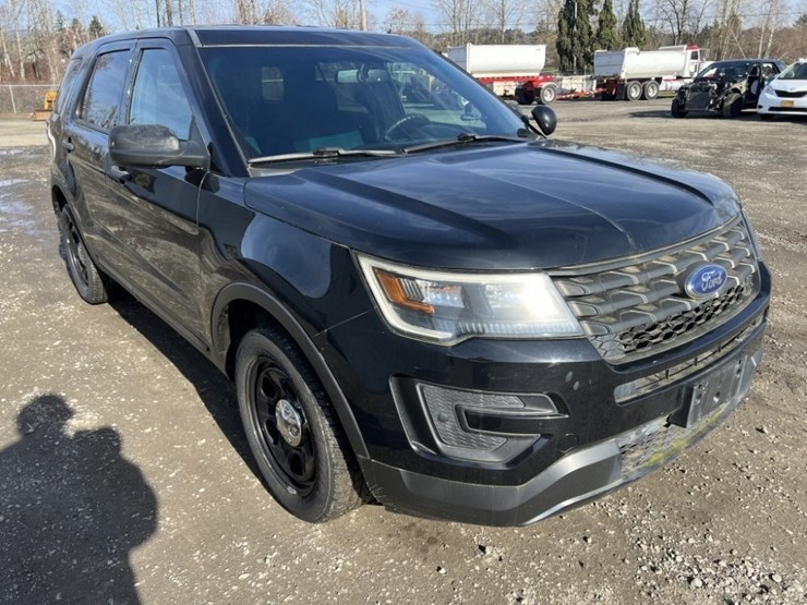 2016-ford-explorer-image-2