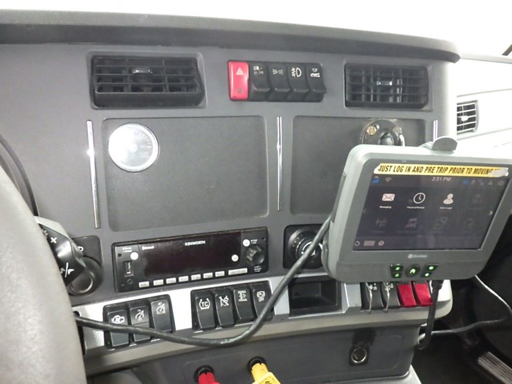 2022-kenworth-t680-image-21